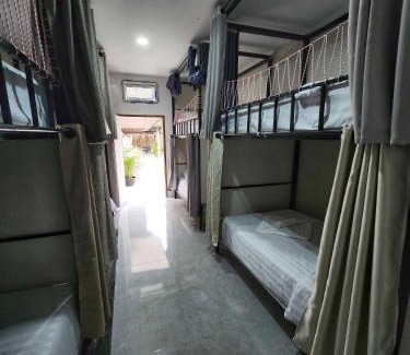 Patong Hostel | Bambus Restaurant, Bar & Hostel