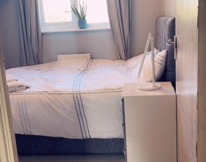 Singlewell Apartment | BAMSTIC 2 Bedroom House in Gravesend