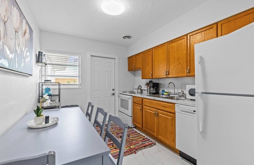 Clearwater Beach Cottage | BANANA BREEZE COTTAGE. Steps away from the beach Heated pool.