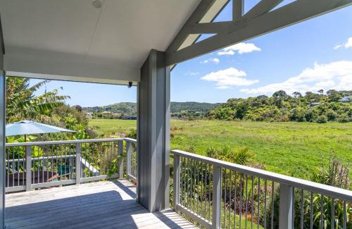 Raglan House | Banana Bungalow Studio