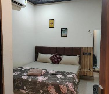 Mahmoorganj House | Banaras house 100mtr far from Banaras station opposite to gate no 2entry