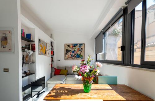 Rione V Ponte Apartment | Banchi Nove, penthouse full of light and silence