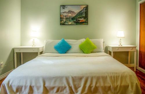 Hastings Highlands House | Bancroft Memories 5BR Family Retreat 2 Kitchens