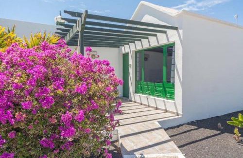Los Pocillos House | Bandama 14! 2 Bedroom Newly Renovated Bungalow, Los Pocillos, Puerto Del Carmen.