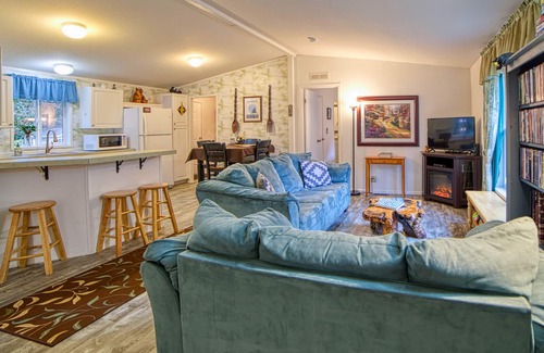 Bandon House | Bandon Bear Cottage - Quaint & Comfortable - Near All Attractions!