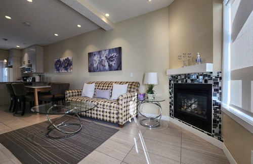 Harvie Heights House | Banff Gate- Private Entrance 2-Level Townhouse