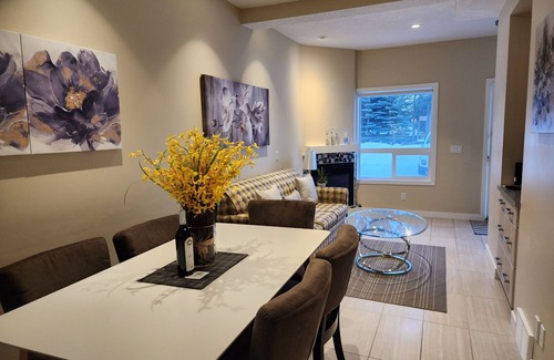 Harvie Heights House | Banff Gate- Private Entrance 2-Level Townhouse