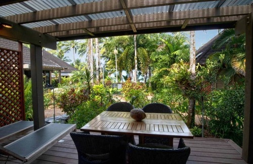 Mission Beach House | Banfield No 2 - Absolute Beachfront Bungalow