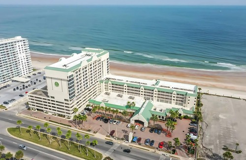 Ortona Park Apartment | Bang For Your Buck Hotel Condo with Kitchen, Ocean View and Private Balcony