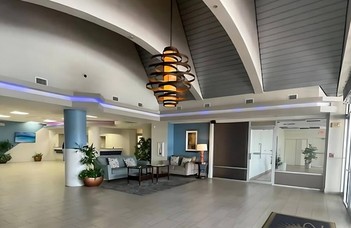 Ortona Park Apartment | Bang For Your Buck Hotel Condo with Kitchen, Ocean View and Private Balcony
