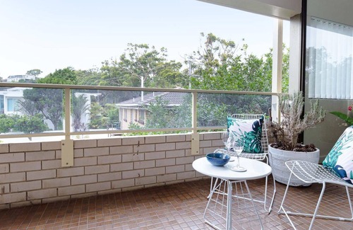 Soldiers Point Apartment | Bangalee, 3/41 Soldiers Point Rd - Fantastic Waterfront Unit with Air-Con, Pool, WIFI & Chromecast
