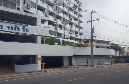 Ban Bang Saen Apartment | Bangsaen Royal Beach by Preyaluk
