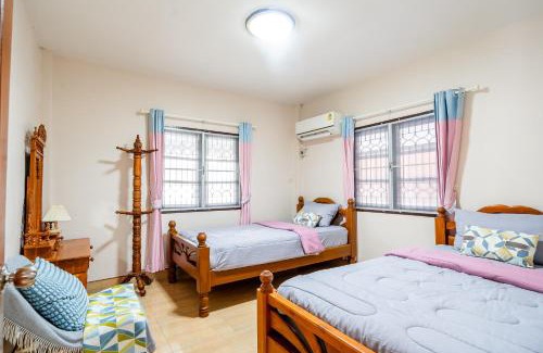 Phongprasan House | Bangsaphan Paradise Brown House