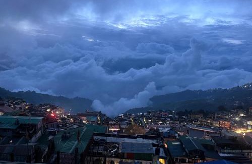 Darjeeling Bed & Breakfast | Banjaara Backpackers- Room & Beds