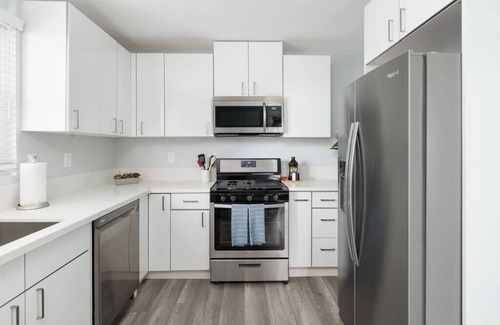Bankers Hill Apartment | Bankers Hill Roomy Apt, 7 Min Walk to Downtown