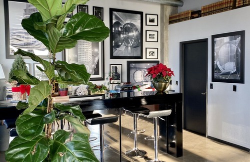Downtown Apartment | Banker’s Suite in Fresno’s Iconic Building