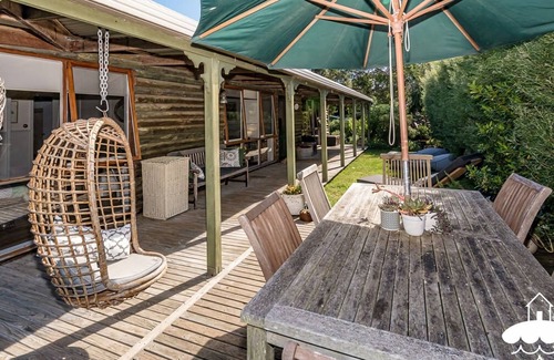 Sandy Point House | Banksia Beauty Sandy Point