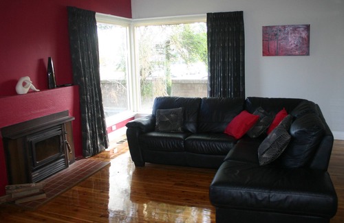 North Albury House | Banksia Cottage - An Old Charm Cottage that has been completely renovated