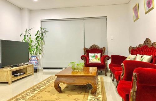 Bankstown House | Bankstown 4 Br house close to Shopping & Station