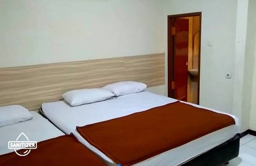 Bandung House | Bantal Guling Trans