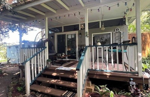 Kealakekua Cabin | Banyan Bungalow is nestled in the jungle and surrounded by a gorgeous landscape.
