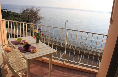Banyuls-sur-Mer Apartment | Banyuls sur Mer Feet in the water