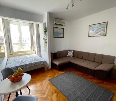 Bar Apartment | Bar Center Studio