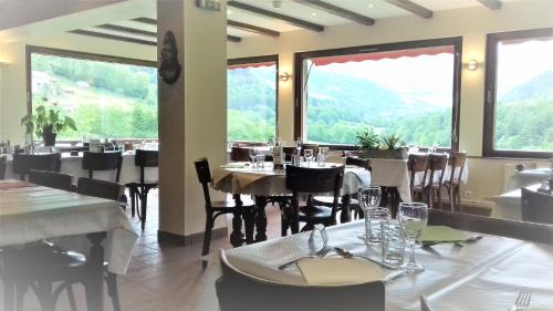 Le Falgoux Hotel | bar hotel restaurant des voyageurs