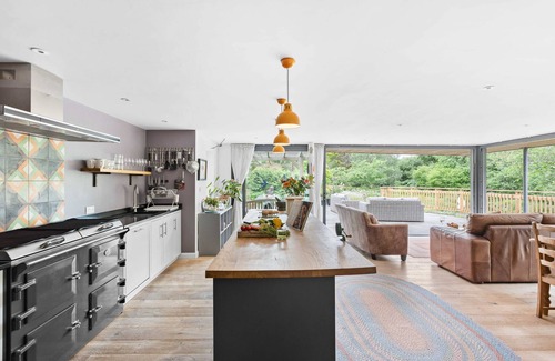 Dittisham Cottage | Barberry Farm Cottage - sleeps 8 guests in 4 bedrooms