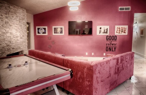 Rancho Verde House | Barbie Dream House * Movie Theater * Pool * Game Room