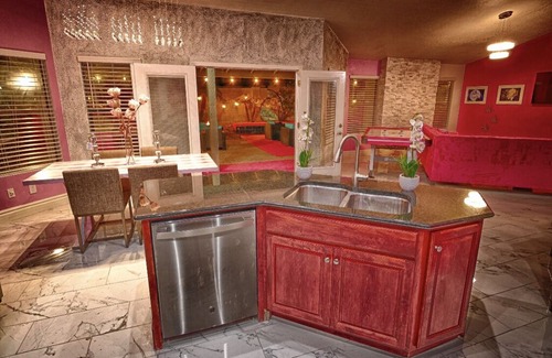 Rancho Verde House | Barbie Dream House * Movie Theater * Pool * Game Room