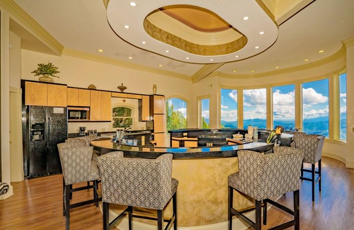 Chalet Village Ski Chalet | Barbie's Destiny Chalet: Mtn Views, Gatlinburg, Hot Tub, Wi-Fi, near Attractions