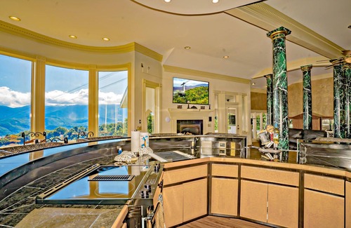 Chalet Village Ski Chalet | Barbie's Destiny Chalet: Mtn Views, Gatlinburg, Hot Tub, Wi-Fi, near Attractions