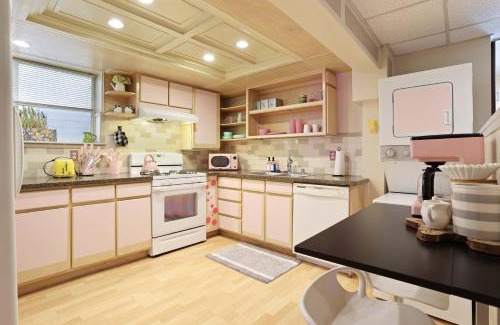 Midtown Sacramento Apartment | Barbiecore Dream Pad in Sacramento