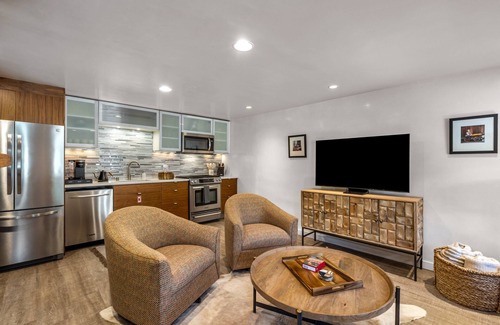South Capitol House | Barcelona - Peaceful, Contemporary, Convenient