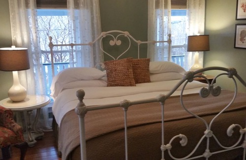 Northeast Virginia Beach Bed & Breakfast | Barclay Cottage B&B