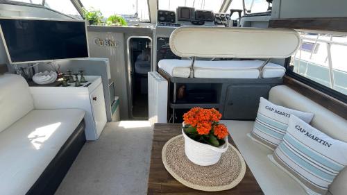 Poblats Maritims Boat Rental | Barco Apartamento Playa Valencia