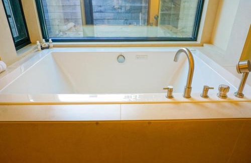 Yountville Hotel | Bardessono Hotel and Spa