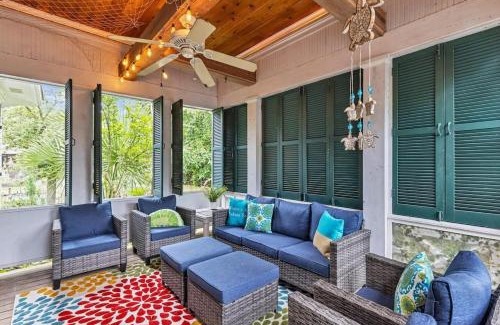 Gulfport House | Bare Feet Beach House Close to beach dog friendly