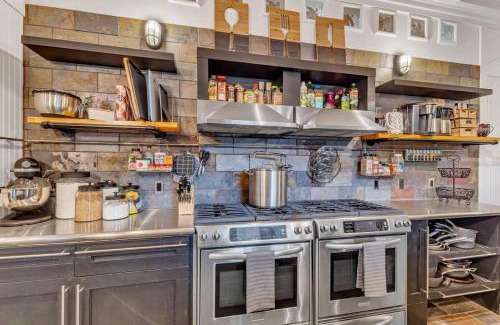 Gulfport House | Bare Feet Beach House Close to beach dog friendly
