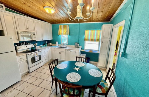 Villa Primera House | Barefoot Bungalow - Ideal Location, No Stairs, Dog Friendly Fenced Yard