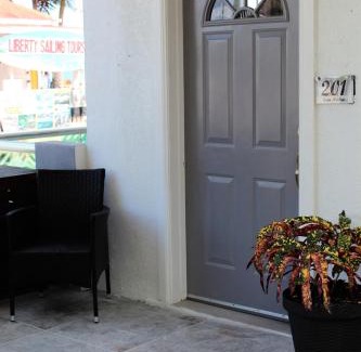 Caye Caulker Hotel | Barefoot Caye Caulker Hotel