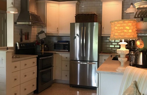 Anna Maria Cottage | Barefoot Gypsy = Steps to beach | Near Bayfront Park | Bean Point | Rod & Reel