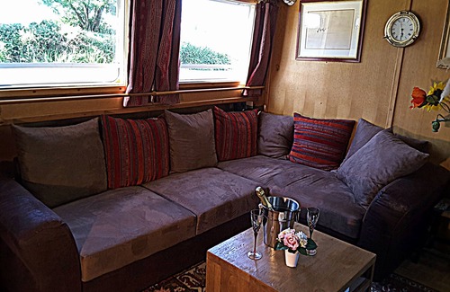 Portiragnes Boat Rental | Barge Beatrice cruises on the Canal du Midi