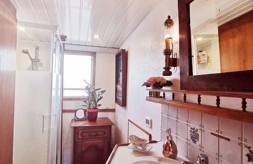 Portiragnes Boat Rental | Barge Beatrice cruises on the Canal du Midi