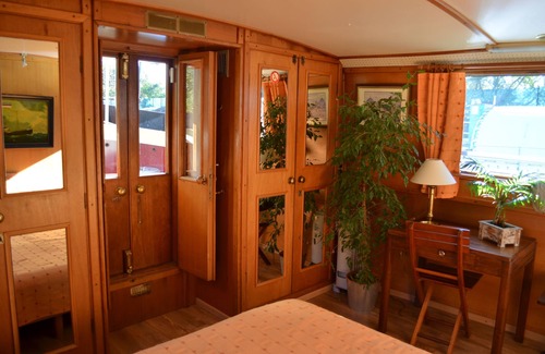 Portiragnes Boat Rental | Barge Beatrice cruises on the Canal du Midi