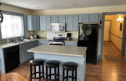 Nauvoo House | Barlow Manor ~ Perfect Reunion Home