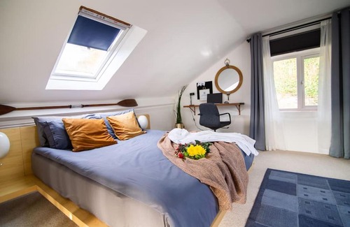 Vobster House | Barn + Cliff Garden Quey Frome Longleat Bath BoA *