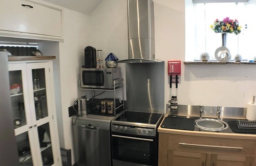 Cauldon Low House | Barn Conversion - Sleeps 2 - Pet friendly - Garden