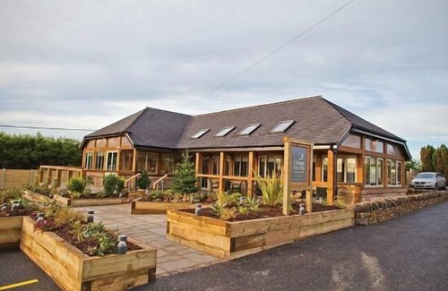 Cauldon Low House | Barn Conversion - Sleeps 2 - Pet friendly - Garden